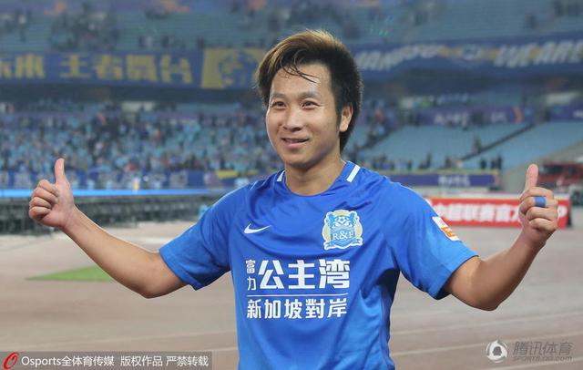 导演张艺谋在《金陵十三钗》拍摄现场导演是什么样的工作？