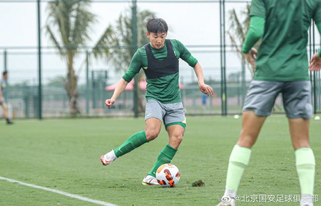 新《尼罗河上的惨案》首曝剧照 盖尔·加朵秀美背 2020-09-02 近日，由肯尼思·布拉纳执导的新版《尼罗河上的惨案》首曝剧照，盖尔·加朵与艾米·汉莫在舞会上相拥跳舞，盖尔·加朵身穿露背礼服，秀出线条感的美背，性感与优雅并存。