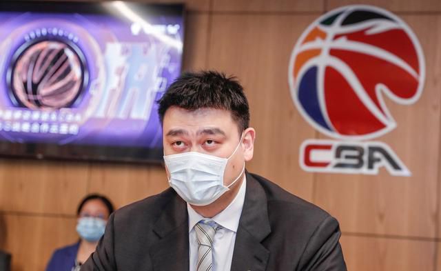 这一次，她的男友Romain Dauriac既不是好莱坞明星，也不是富翁大亨，而是一个普通记者和创意设计师。