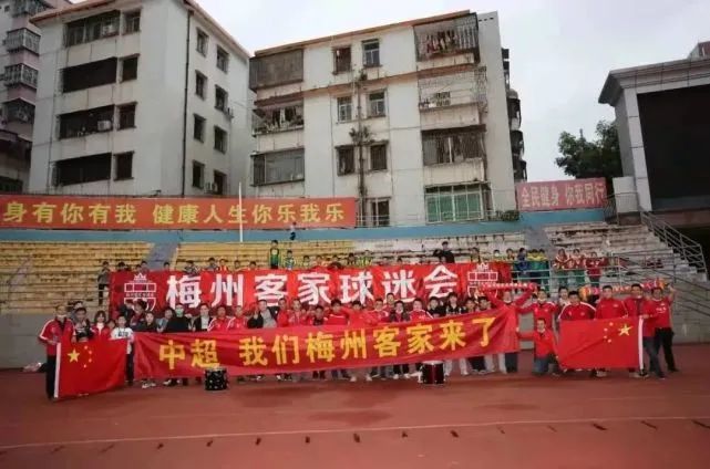 林见捷去纽约大学研读电影之前，在华中科技大学学习生物信息与技术专业。