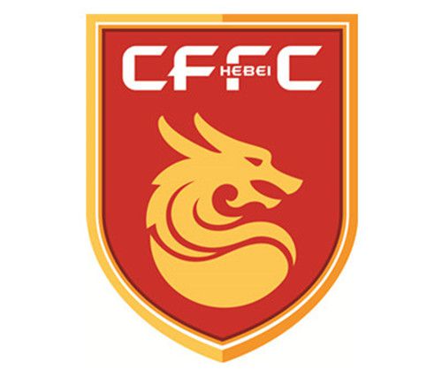 王逸宸与男友大玩自拍，照片中男友从背后抱住王逸宸，十分亲密。