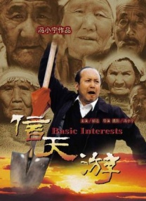 照片中，张雨绮身穿牛仔外套，内搭粉色帽衫，穿着黑色牛仔裤腿部线条纤细，长发束成马尾，还佩戴了精巧的配饰，看起来十分俏皮减龄。
