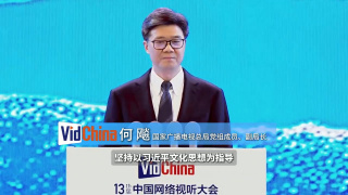蕾哈娜海滩度假 蓝色比基尼同色墨镜潮范儿十足 2013-12-27 当地时间12月26日，巴巴多斯岛，蕾哈娜在海滩度假，她身穿蓝色比基尼，戴蓝色反光墨镜，显得既性感又潮范儿十足。